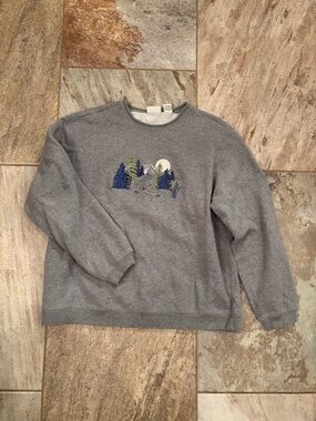 Classic Elements Gray Crewneck Sweater with Mountain Embroidery